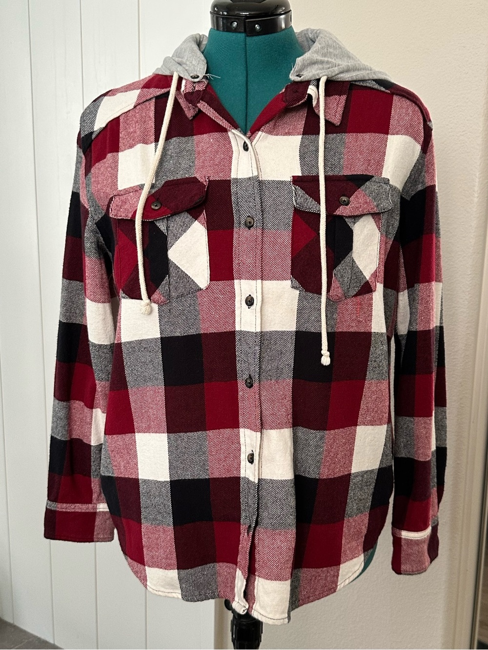 Forever 21 Red Black White Plaid Hooded Flannel Shirt, size L